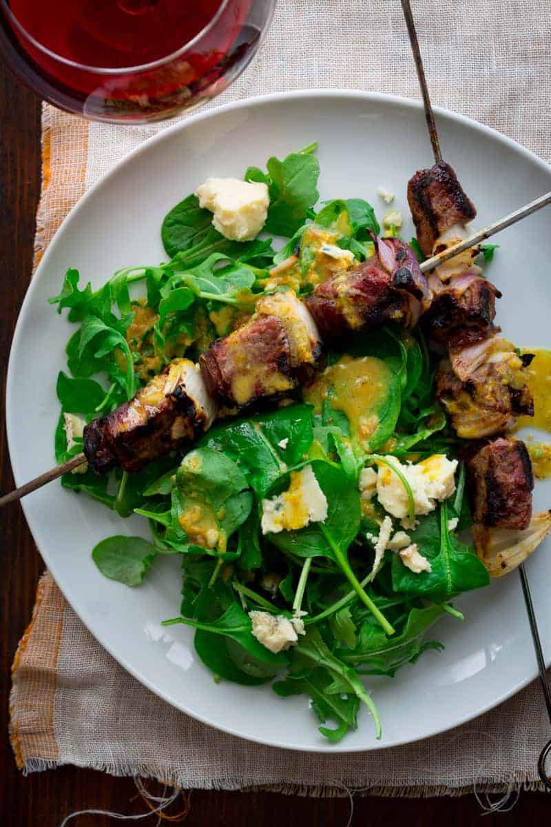 spinach salad with steak onion and date kebabs with orange and blue cheese