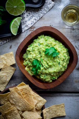 I’m here with my super quick {ready in just 10 minutes!} and utterly delicious guacamole recipe. Check out my 6 Tips for the Best Classic Guacamole. | Healthy Seasonal Recipes | Katie Webster | #glutenfree #superbowl #appetizer