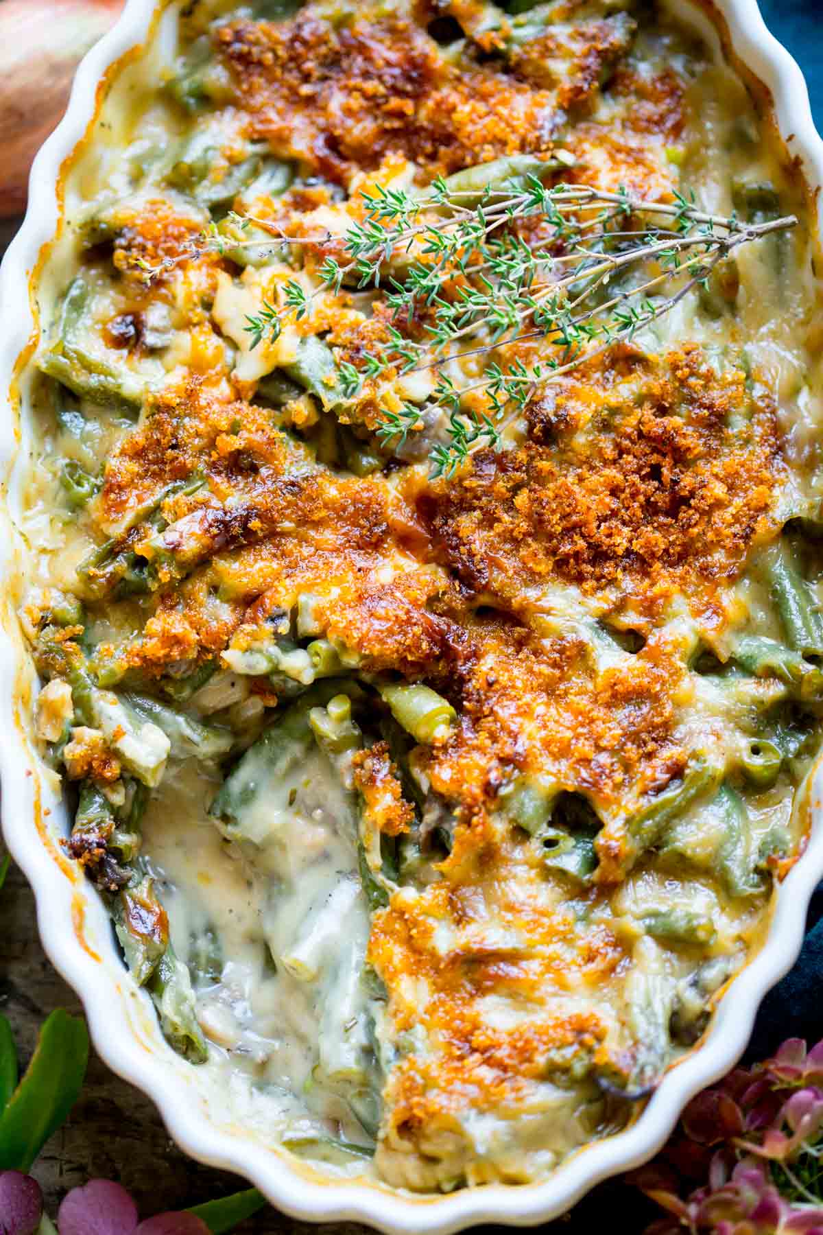 close up of creamy green beans and crispy topping