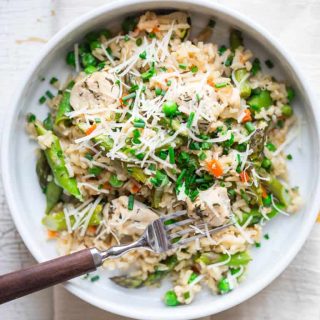 One Pot Chicken and Brown Rice with Spring Veggies. 30 minutes, gluten-free and kid approved! #onepotrecipe #chickenrecipe #healthyweeknight #30minutedinner