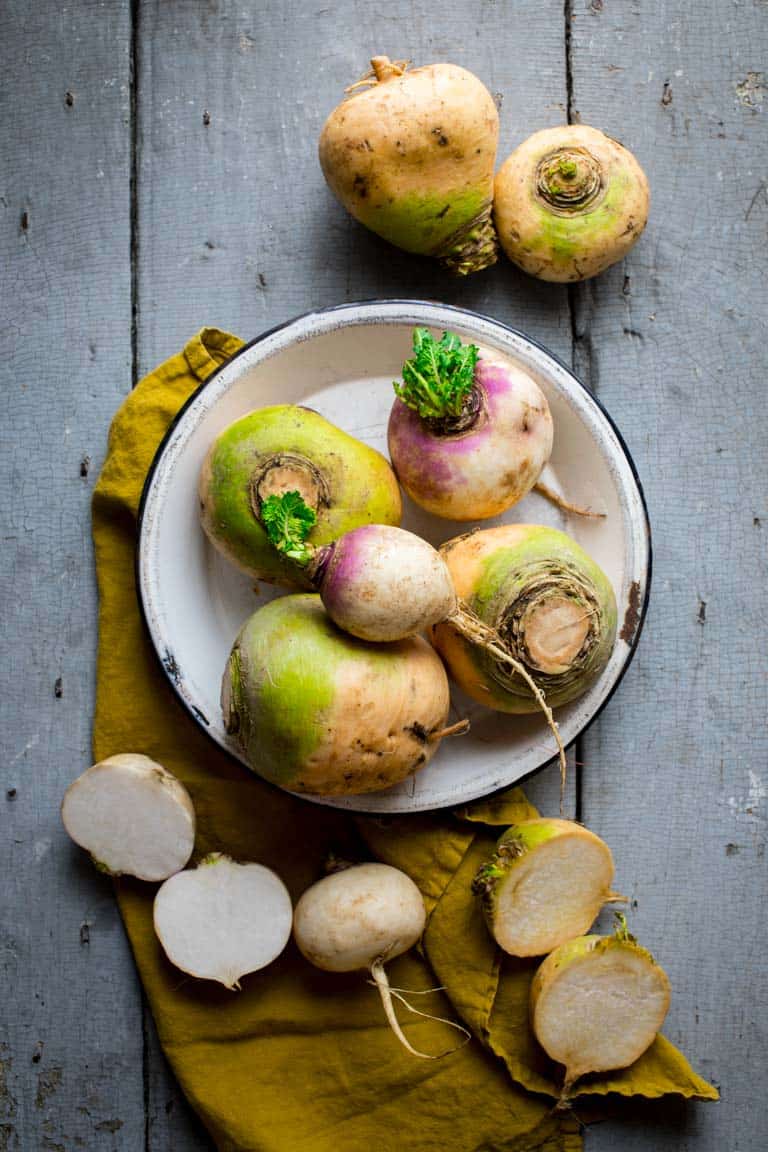 gyldne og lilla top majroer | den ultimative Guide til majroer på sunde sæsonopskrifter #majroer