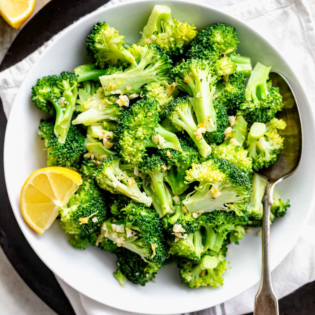 Easy Steamed Broccoli with Garlic and Lemon - Healthy Seasonal Recipes