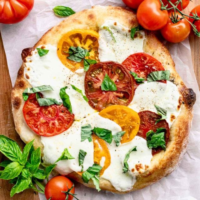 fresh-tomato-pizza-caprese-sq-